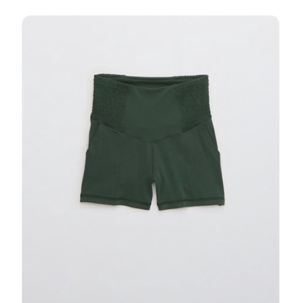 OFFLINE by Aerie real me smocked 3” shortie size medium